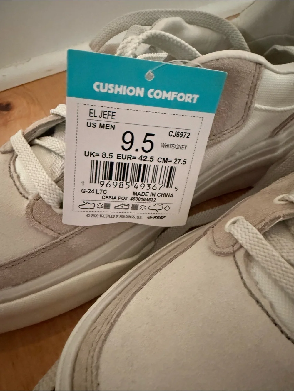 NWT Reef men’s El Jeffe sneakers size 9.5, never worn.